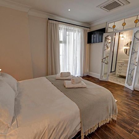 Lagoon Suites Guesthouse Cc Уолфиш-Бей Экстерьер фото