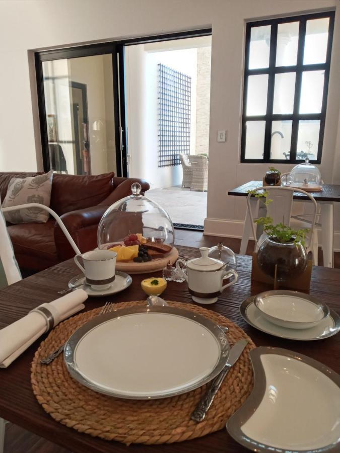 Lagoon Suites Guesthouse Cc Уолфиш-Бей Экстерьер фото
