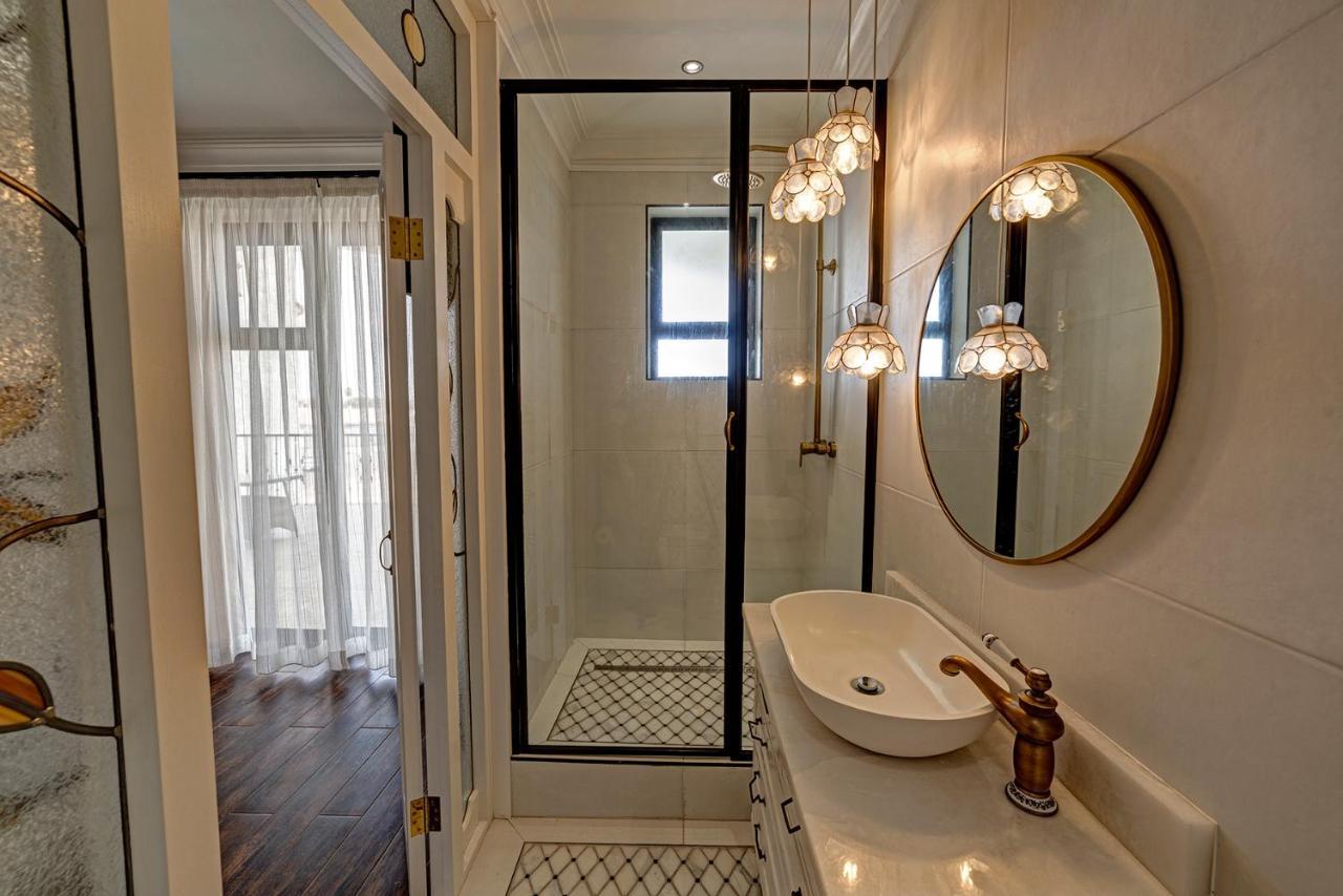 Lagoon Suites Guesthouse Cc Уолфиш-Бей Экстерьер фото