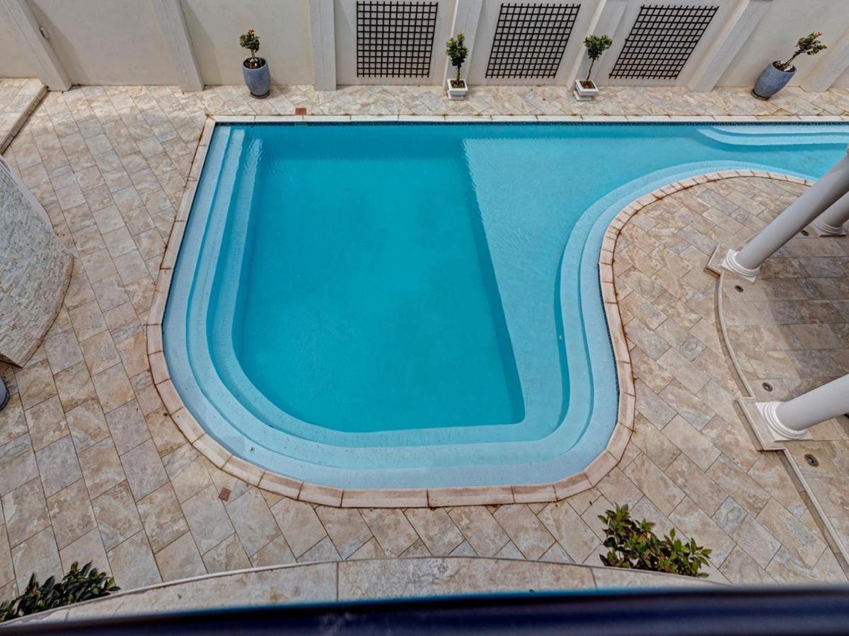 Lagoon Suites Guesthouse Cc Уолфиш-Бей Экстерьер фото